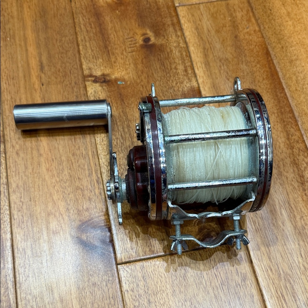 Vintage Penn Senator 114-H Fishing Reel - Picture 3 of 10